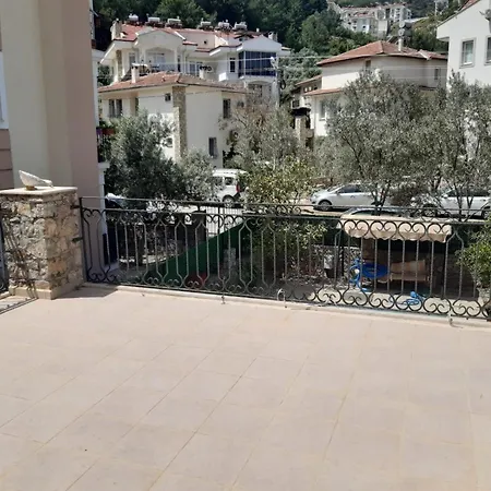Asiyan Mustakil Havuzlu Merkez'de Villa