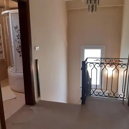 Asiyan Mustakil Havuzlu Merkez'de Villa